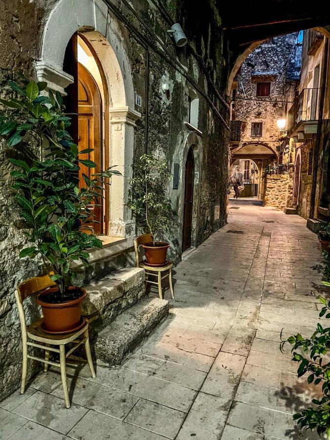 Appartement I Due Gradoni Stone House à Pacentro Extérieur photo